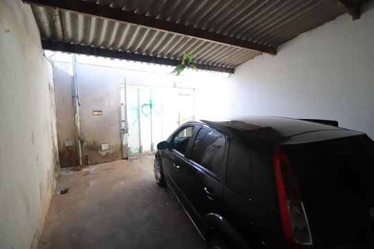 Garagem de casa para alugar com 2 quartos, 50m² em Residencial Integração, Uberlândia