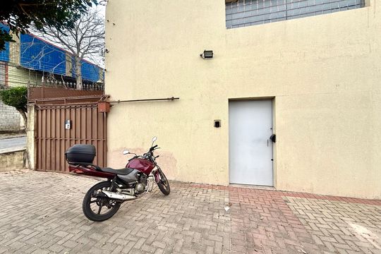 Fachada de casa para alugar com 2 quartos, 100m² em Califórnia, Belo Horizonte