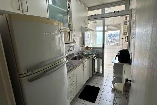 Cozinha de apartamento para alugar com 2 quartos, 50m² em Jardim Aeroporto, São Paulo