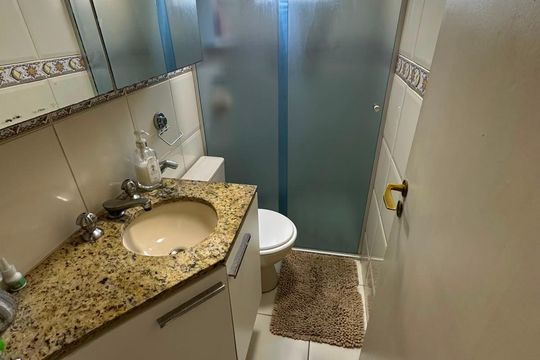 Banheiro de apartamento para alugar com 2 quartos, 50m² em Jardim Aeroporto, São Paulo