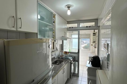 Cozinha de apartamento para alugar com 2 quartos, 50m² em Jardim Aeroporto, São Paulo