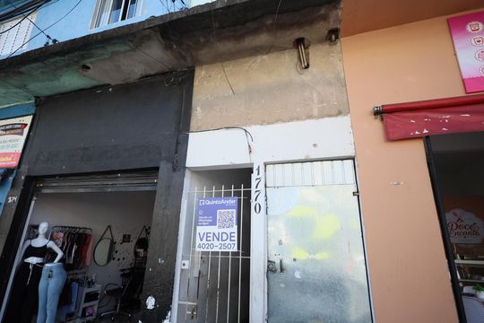 Fachada de casa à venda com 3 quartos, 470m² em Parque das Bandeiras, Osasco