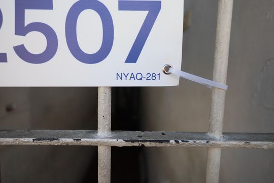 Placa  de casa à venda com 3 quartos, 470m² em Parque das Bandeiras, Osasco