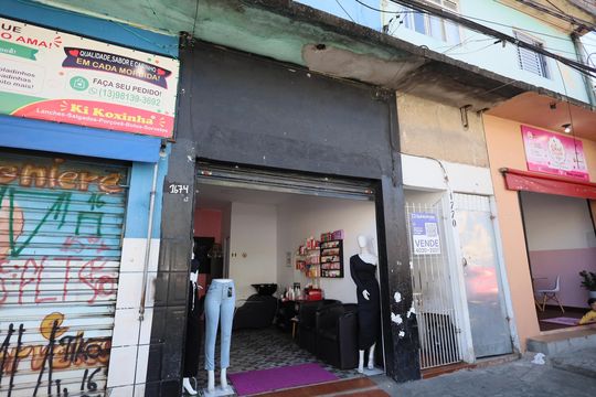Fachada de casa à venda com 3 quartos, 470m² em Parque das Bandeiras, Osasco