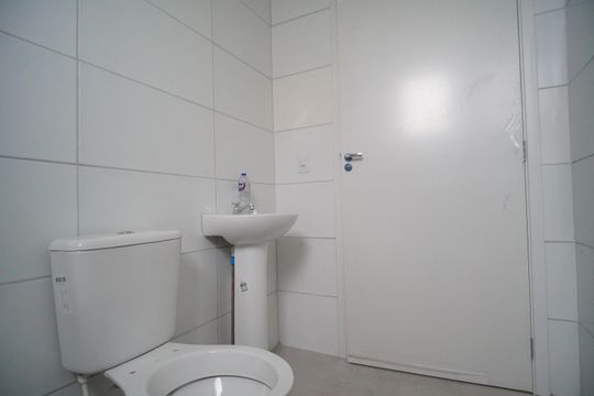 Banheiro de apartamento à venda com 2 quartos, 51m² em Campina, São Leopoldo