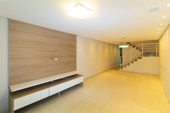Casa de Condomínio para alugar com 3 quartos, 200m² em Vila Ema, São Paulo