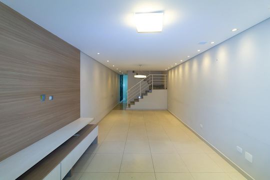 Sala de casa de condomínio para alugar com 3 quartos, 200m² em Vila Ema, São Paulo