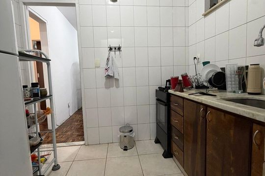 Cozinha de apartamento à venda com 2 quartos, 45m² em Santa Tereza, Belo Horizonte