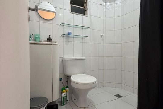 Banheiro de apartamento à venda com 2 quartos, 45m² em Santa Tereza, Belo Horizonte