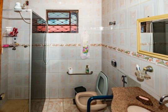 Casa à venda com 3 quartos, 215m² em Céu Azul, Belo Horizonte
