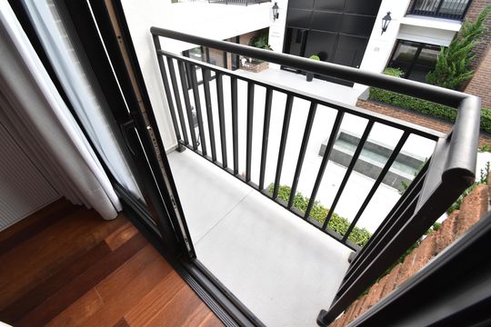 Sacada da Suíte Master de casa de condomínio à venda com 3 quartos, 266m² em Ahú, Curitiba