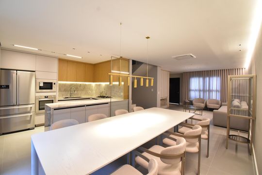 Casa de Condomínio à venda com 3 quartos, 266m² em Ahú, Curitiba