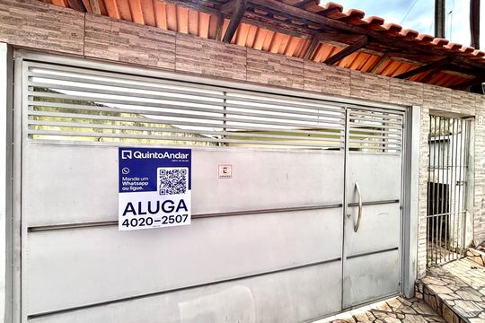 Fachada  de casa para alugar com 1 quarto, 68m² em Vila Cristina, Ferraz de Vasconcelos