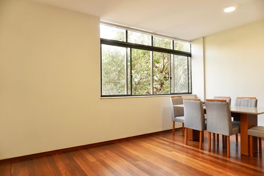 Sala  de apartamento para alugar com 3 quartos, 95m² em Sion, Belo Horizonte