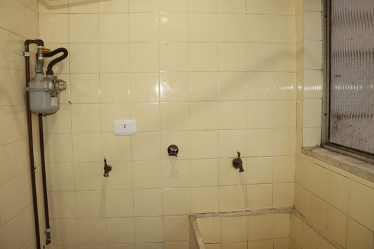 Área de serviço de apartamento para alugar com 2 quartos, 68m² em Vila Alpina, São Paulo