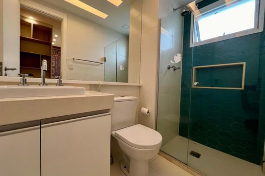 Banheiro 1 de apartamento à venda com 2 quartos, 82m² em Barra da Tijuca, Rio de Janeiro