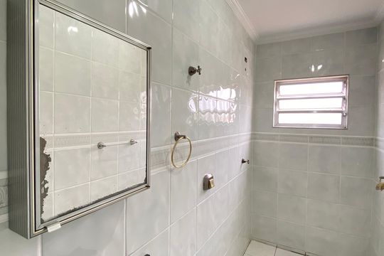 Banheiro 2 de casa para alugar com 2 quartos, 150m² em Vila Yara, Osasco