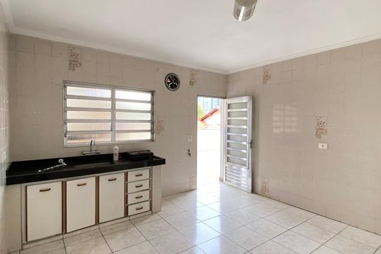 Cozinha de casa para alugar com 2 quartos, 150m² em Vila Yara, Osasco