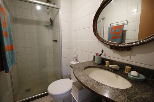 Banheiro de apartamento para alugar com 3 quartos, 68m² em Taquara, Rio de Janeiro
