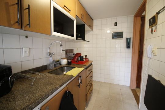 Cozinha de apartamento para alugar com 3 quartos, 68m² em Taquara, Rio de Janeiro