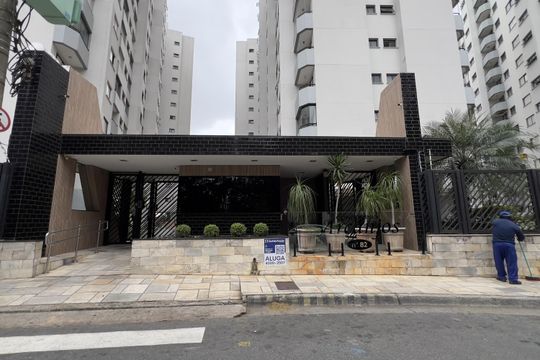 Fachada com placa grande de apartamento para alugar com 2 quartos, 74m² em Vila Rosalia, Guarulhos