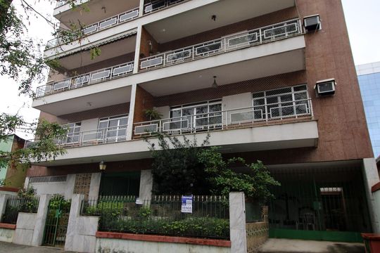 Fachada  de apartamento à venda com 2 quartos, 75m² em Olaria, Rio de Janeiro