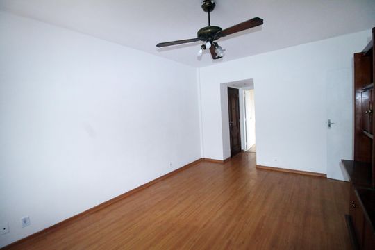 Sala de apartamento à venda com 2 quartos, 75m² em Olaria, Rio de Janeiro