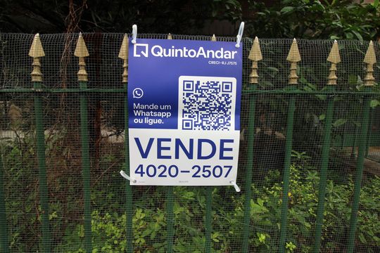 Placa de apartamento à venda com 2 quartos, 75m² em Olaria, Rio de Janeiro