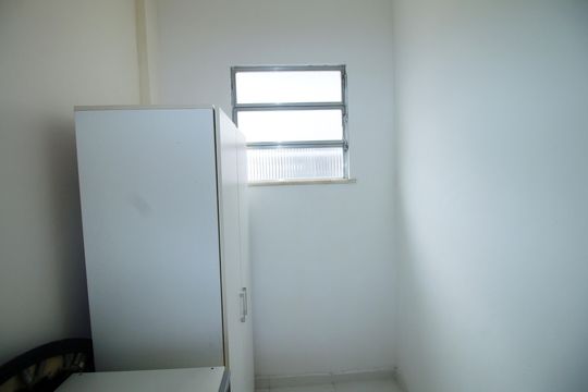 Quarto de Serviço de apartamento à venda com 2 quartos, 75m² em Olaria, Rio de Janeiro