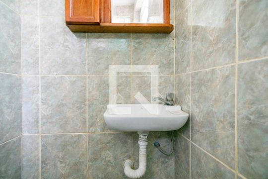 Banheiro de casa para alugar com 2 quartos, 70m² em Vila Cavaton, São Paulo