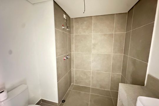 Banheiro de apartamento à venda com 1 quarto, 28m² em Brooklin, São Paulo