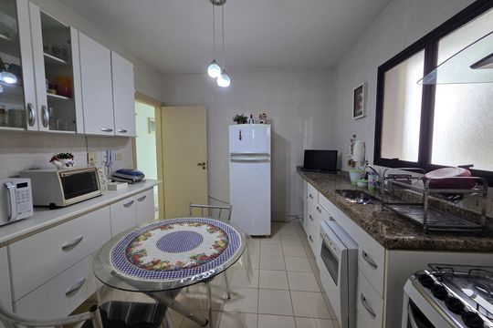 Cozinha de apartamento para alugar com 4 quartos, 140m² em Jardim Caiahu, Praia Grande