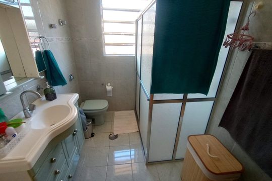 Banheiro 1 de casa à venda com 3 quartos, 310m² em Jardim da Gloria, São Paulo