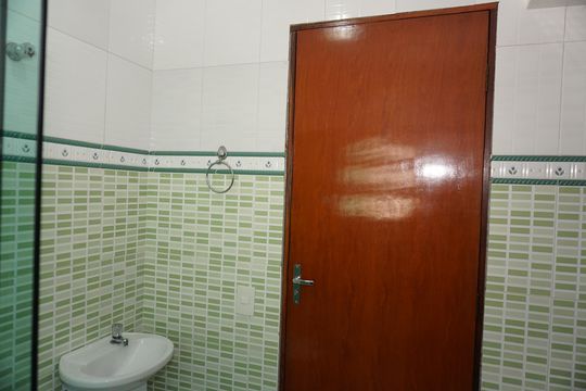 Banheiro da Suíte de casa para alugar com 4 quartos, 150m² em Jardim Sao Luiz, Embu das Artes