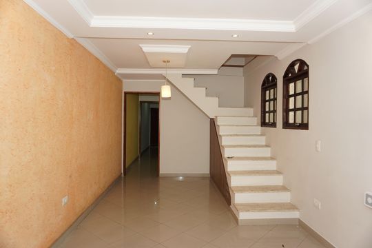 Casa para alugar com 4 quartos, 150m² em Jardim Sao Luiz, Embu das Artes