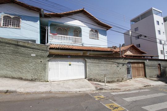 Fachada de casa à venda com 3 quartos, 97m² em Palmeiras, Belo Horizonte
