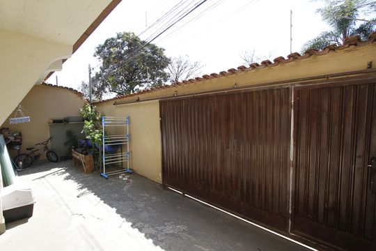 Garagem de casa à venda com 3 quartos, 97m² em Palmeiras, Belo Horizonte