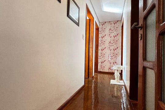 Corredor de apartamento à venda com 3 quartos, 100m² em Menino Deus, Porto Alegre