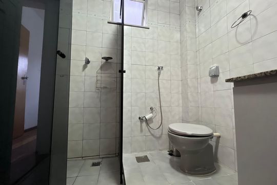 Banheiro de apartamento para alugar com 2 quartos, 79m² em Cascatinha, Juiz de Fora