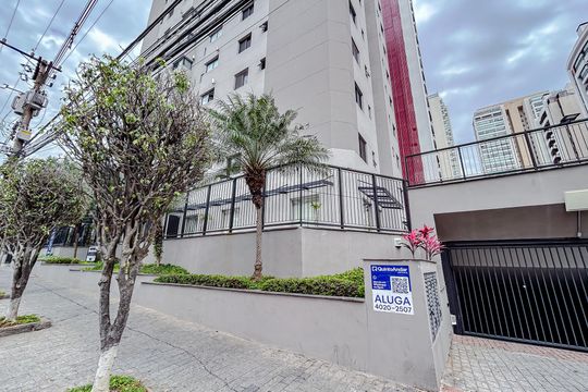 Fachada com Plaquinha de apartamento para alugar com 2 quartos, 62m² em Vila Gomes Cardim, São Paulo