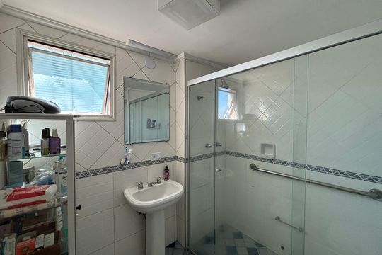 Banheiro de apartamento à venda com 4 quartos, 185m² em Jardim Europa, São Paulo