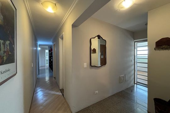Corredor de apartamento à venda com 4 quartos, 185m² em Jardim Europa, São Paulo