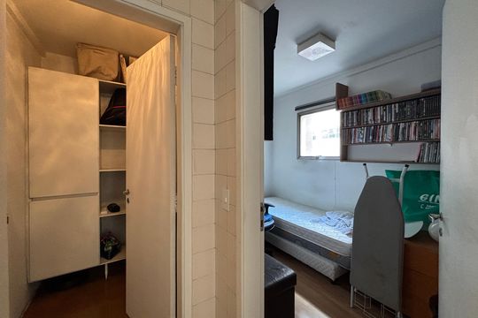 Depósito e quartinho de apartamento à venda com 4 quartos, 185m² em Jardim Europa, São Paulo