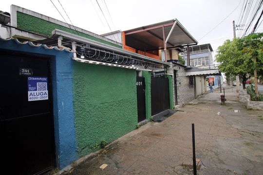 Fachada de casa para alugar com 1 quarto, 30m² em Ramos, Rio de Janeiro