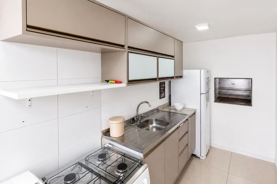 Cozinha de apartamento para alugar com 2 quartos, 61m² em Tristeza, Porto Alegre