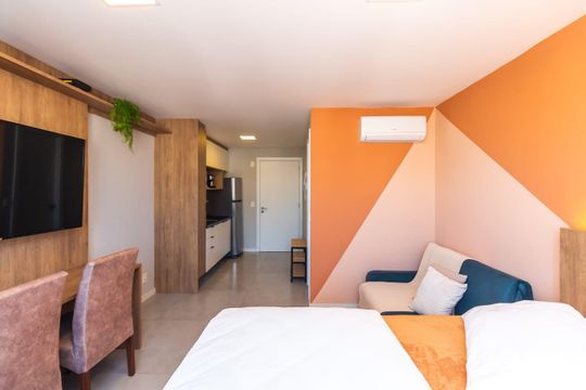 Quarto/Sala de kitnet/studio para alugar com 1 quarto, 26m² em Cidade Baixa, Porto Alegre