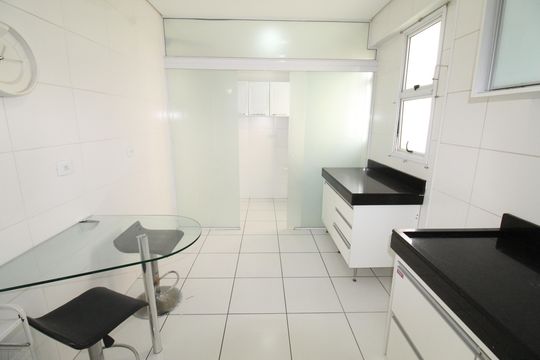 Cozinha de apartamento para alugar com 3 quartos, 103m² em Vila Adyana, São José dos Campos