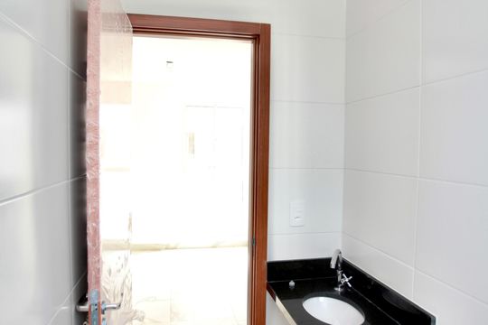 Banheiro Social de apartamento para alugar com 2 quartos, 45m² em Praia, Contagem