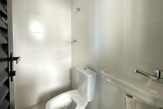 Banheiro de serviço de apartamento à venda com 3 quartos, 97m² em Santo Agostinho, Belo Horizonte