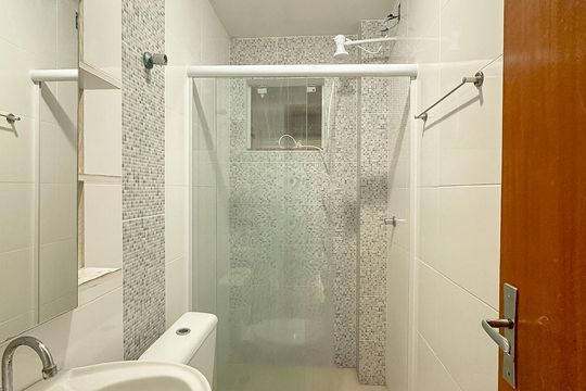 Banheiro de apartamento para alugar com 1 quarto, 46m² em Ingleses do Rio Vermelho, Florianópolis